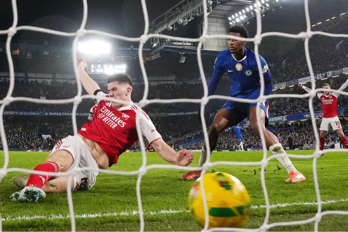Arsenal domine Chelsea en Coupe de la Ligue (Vidéo)