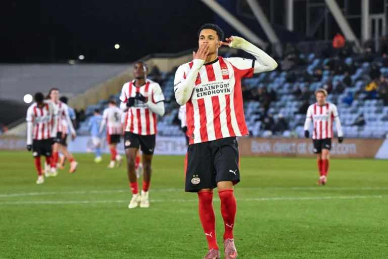 Ayodele Thomas avec le PSV Eindhoven