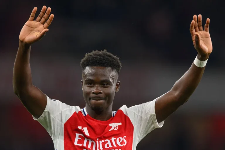 Arsenal frappe fort : Bukayo Saka accepte de s’engager
