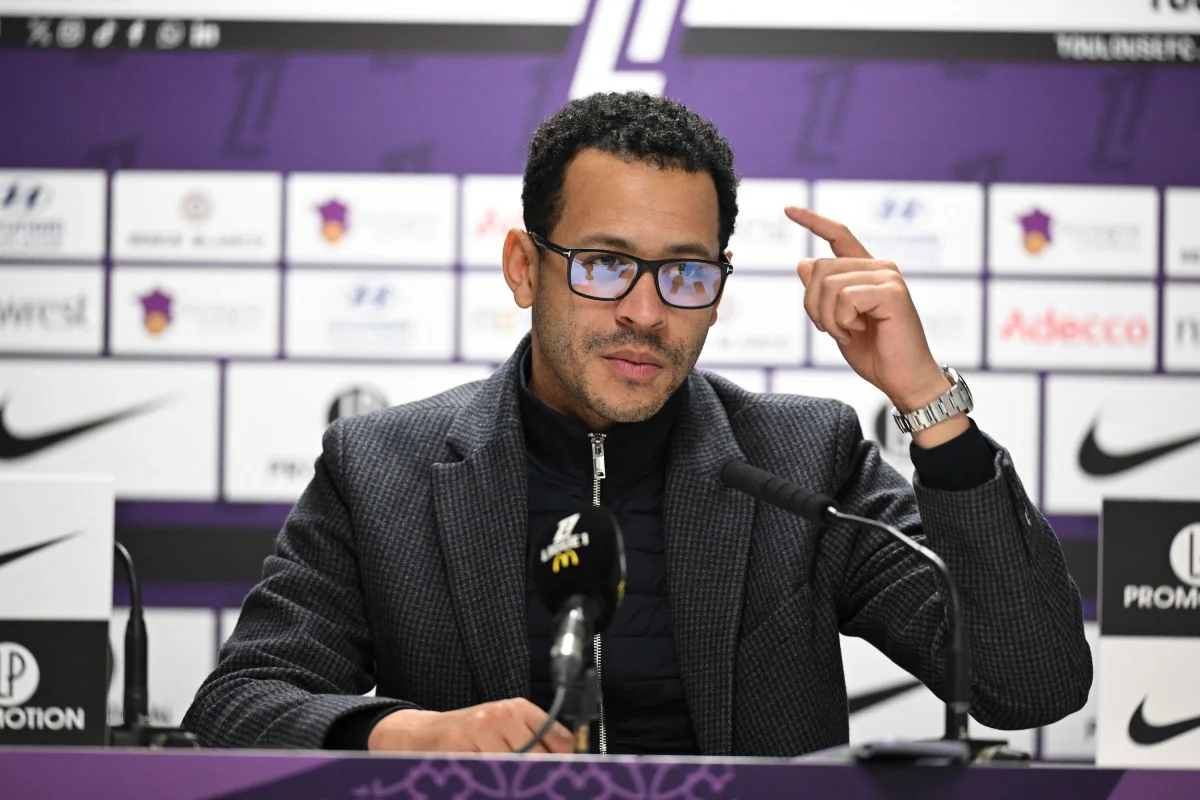 Chelsea : Liam Rosenior dément les rumeurs d’un départ de Cole Palmer