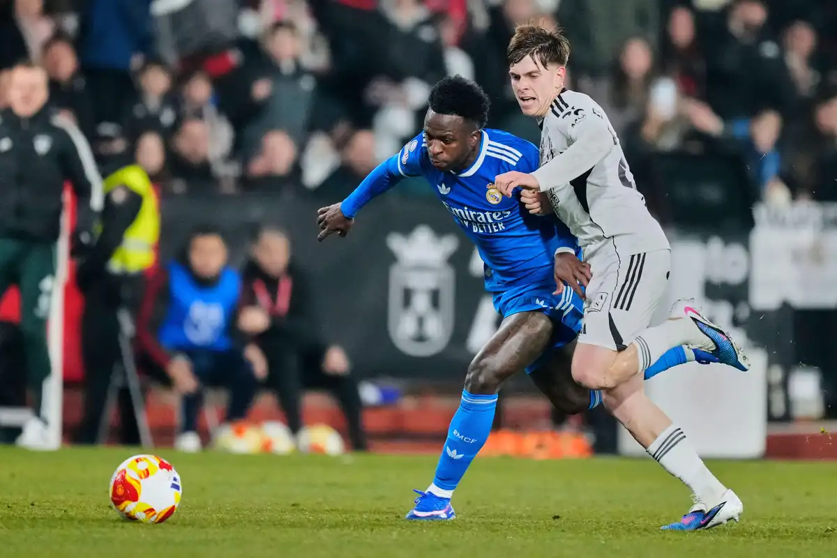 Un crack de 19 ans convoité par le Barça et Madrid