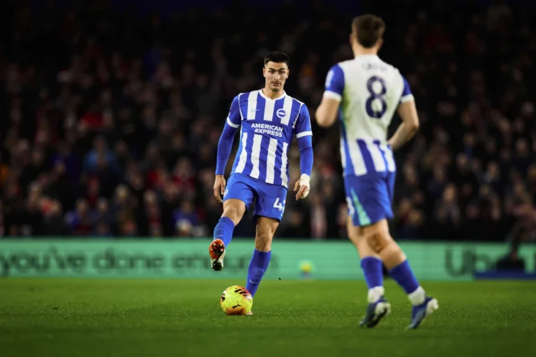Diego Coppola en approche vers le Paris FC ©Alamy