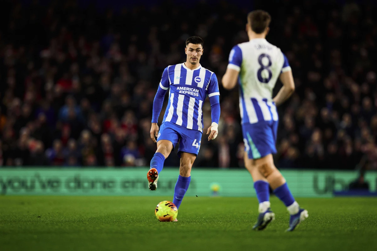 Diego Coppola en approche vers le Paris FC ©Alamy