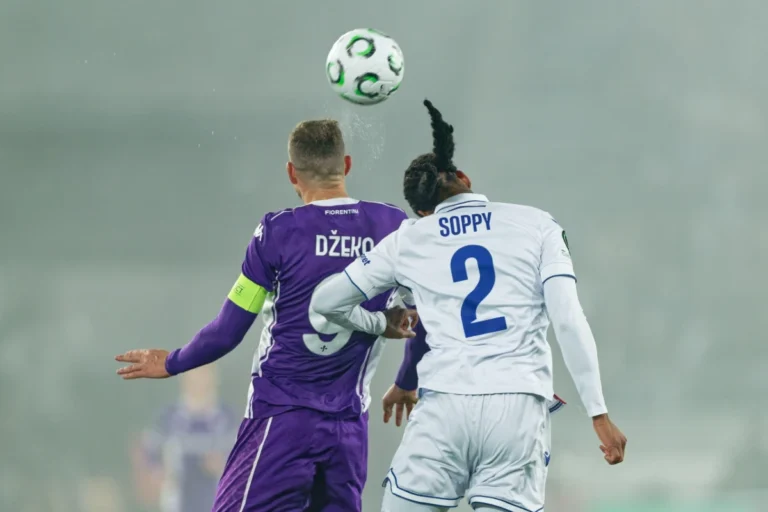 Edin Dzeko visé par le Paris FC ©Alamy
