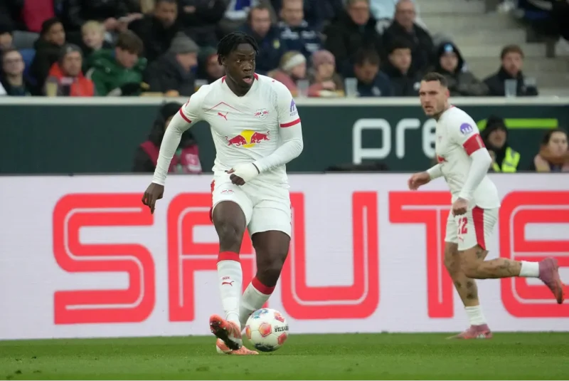 El Chadaille Bitshiabu sous le maillot de Leipzig