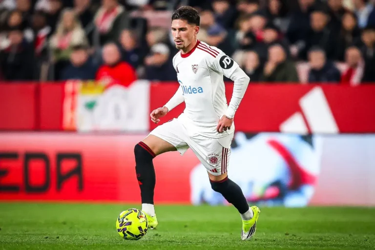 José Ángel Carmona sous le maillot du FC Séville