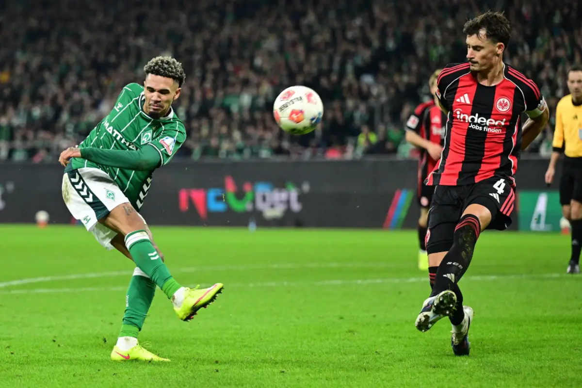 Justin Njinmah visé par Naples ©Alamy