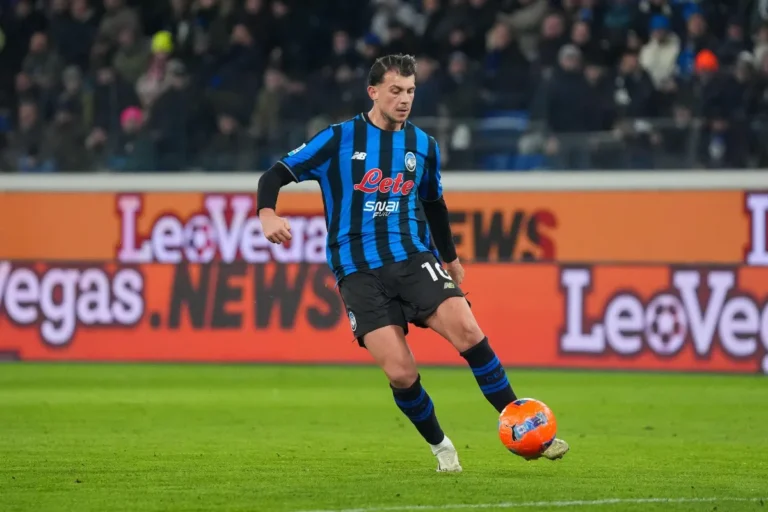 Lazar Samardžić sous le maillot de l'Atalanta