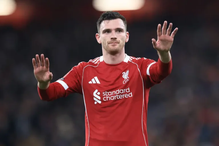 Liverpool : "Rester ou partir", Robertson pose la question