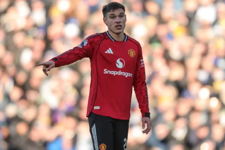 Man United bloque le départ d'un milieu de terrain