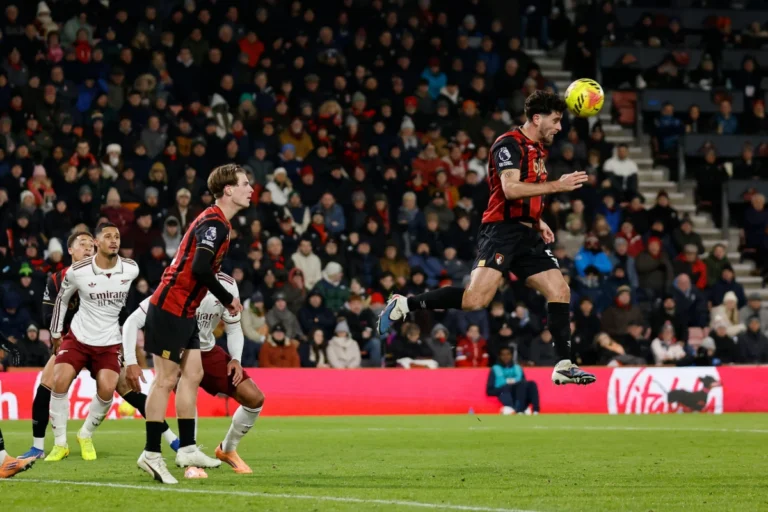 Marcos Senesi visé par Chelsea ©Alamy