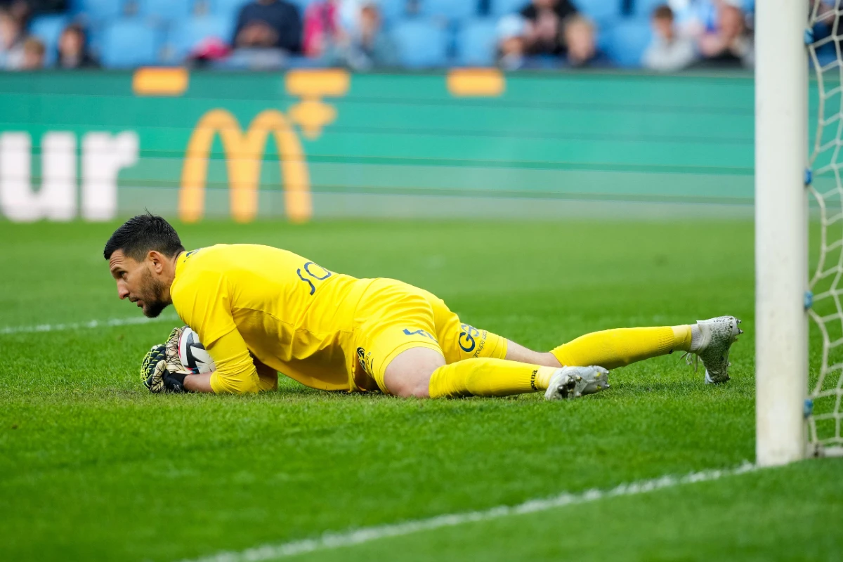 Lens: Un gardien de 35 ans pour remporter la Ligue 1