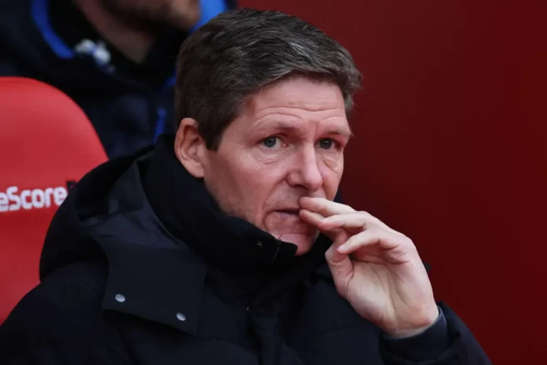 Premier League : un entraîneur échappe au pire