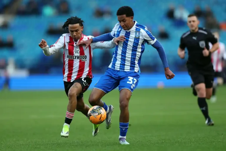 Yisa Alao entre Liverpool et Manchester United