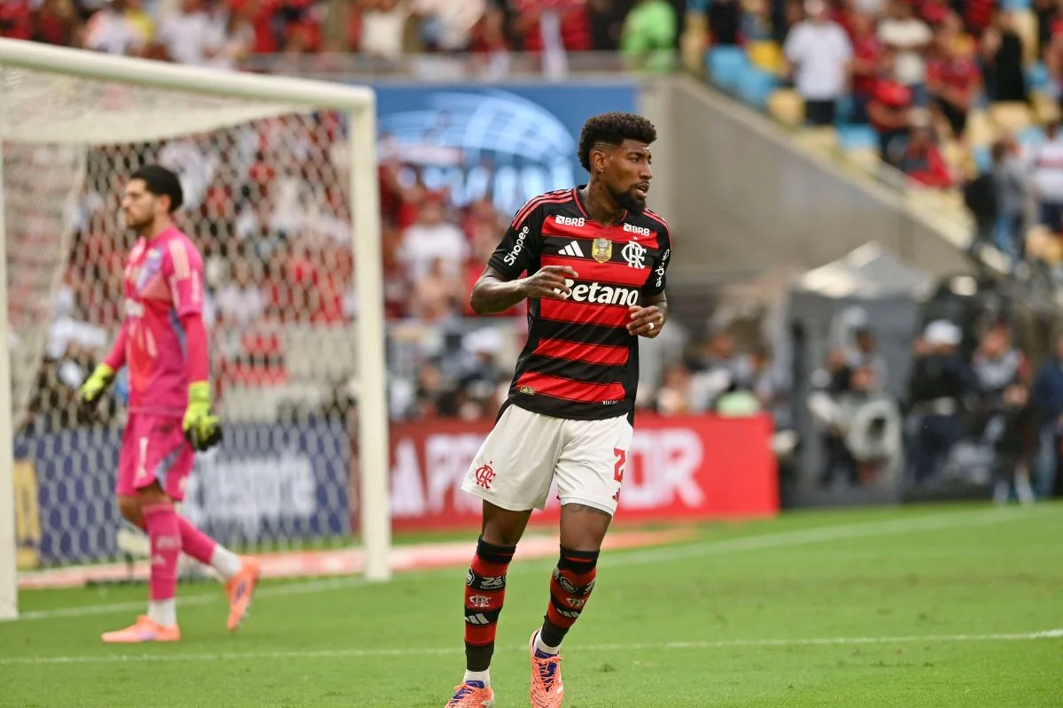 Emerson Royal sous le maillot de Flamengo @Alamy