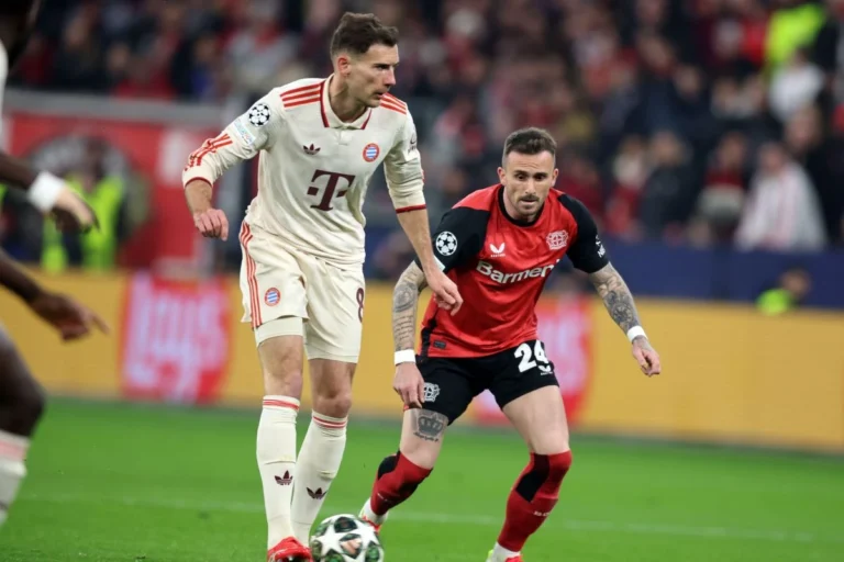 Leon Goretzka et Aleix Garcia s'affrontant en Bundesliga @Alamy