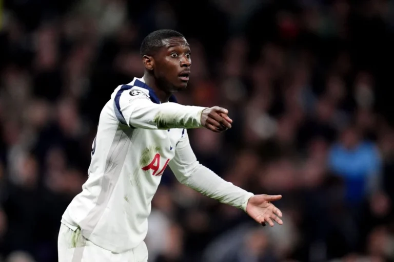 Randal Kolo Muani sous le maillot de Tottenham @Alamy