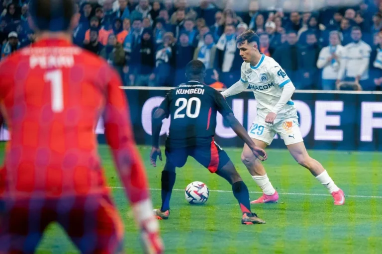 Pol Lirola sous le maillot de l'OM @Alamy