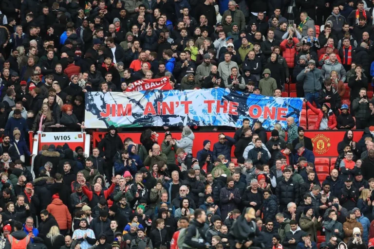 La punchline des supporters de Man United à Sir Jim Ratcliffe