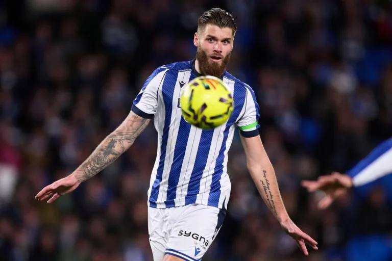 OL : Cet ancien défenseur savoure son exil