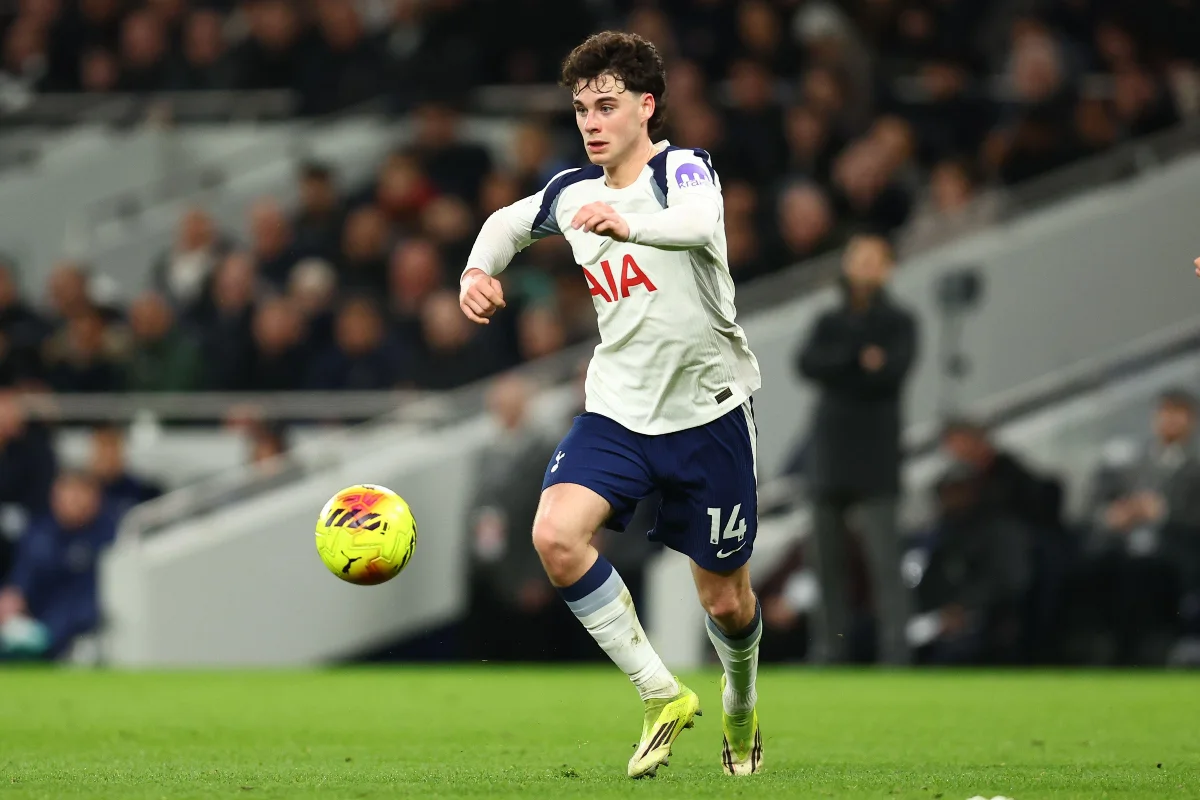 Archie Gray sous le maillot de Tottenham