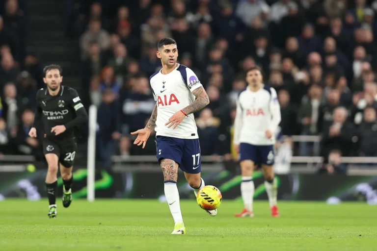 Cristian Romero avec Tottenham