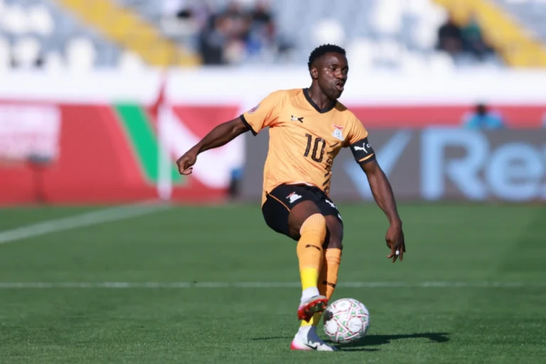 Fashion Sakala avec le maillot de la Zambie