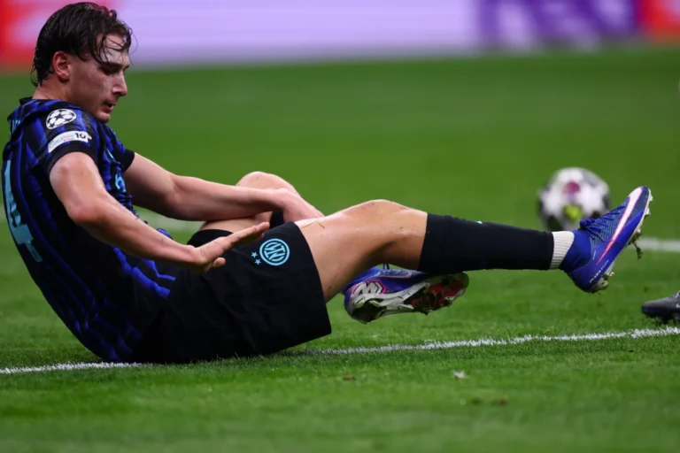 Francesco Pio Esposito visé par Manchester United ©Alamy