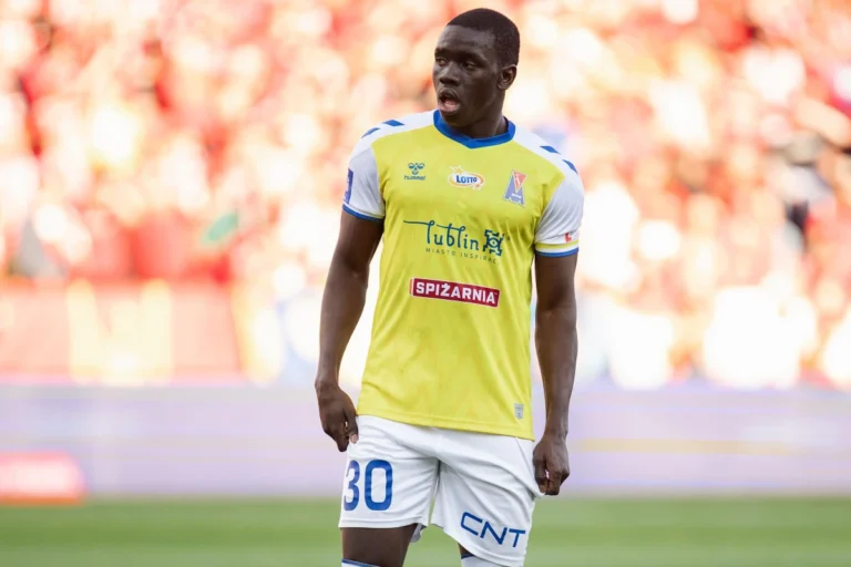 Mbaye Ndiaye à l'échauffement
