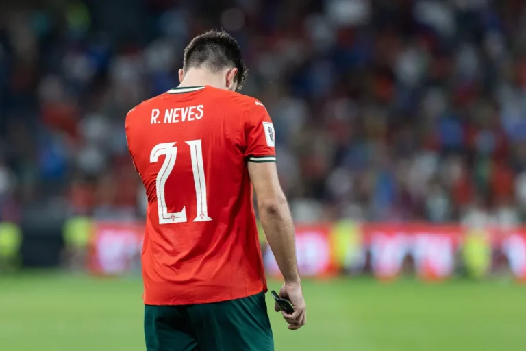 Officiel : Ruben Neves ne rentrera pas en Europe cet hiver