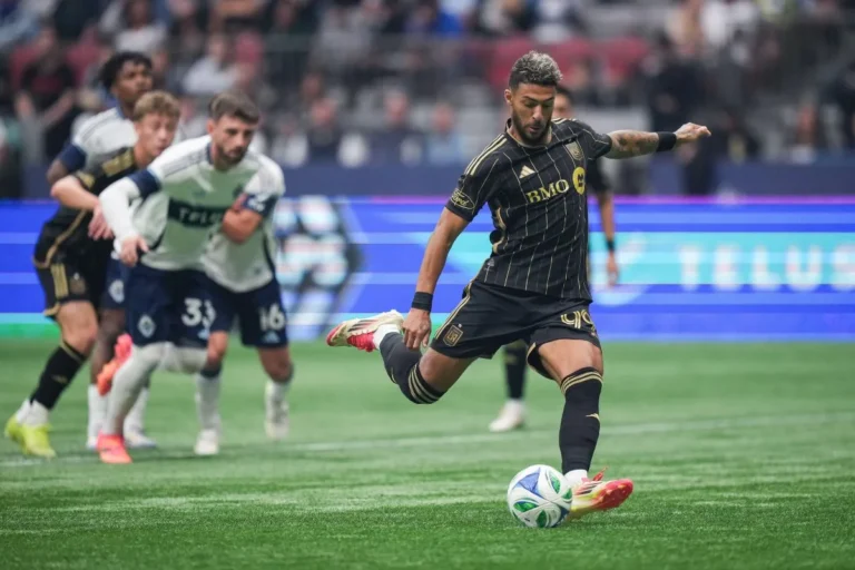 Denis Bouanga sous le maillot du Los Angeles FC @Alamy