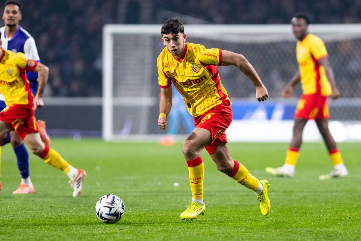 Andrija Bulatovic sous le maillot de Lens @Alamy