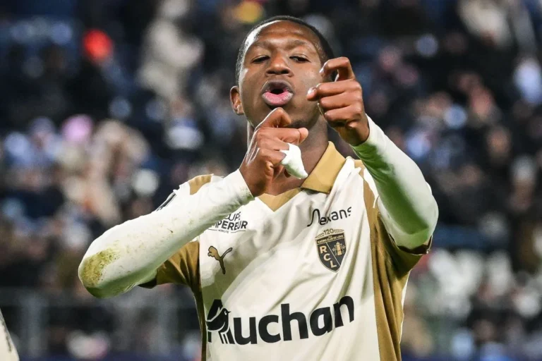 Rayan Fofana sous le maillot de Lens @Alamy