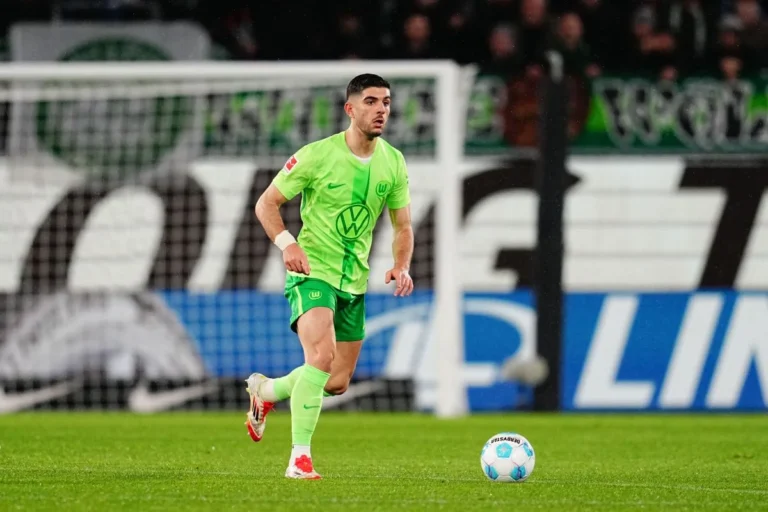 Konstantinos Koulierakis sous le maillot de Wolfsburg @Alamy