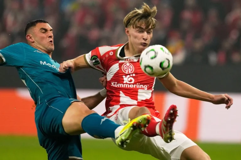 Kacper Potulski sous le maillot de Mayence @Alamy