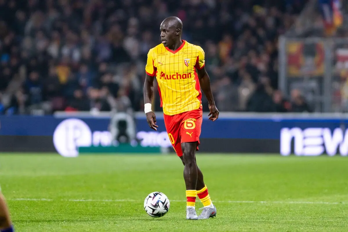 À 27 ans, ce défenseur du RC Lens va réaliser son plus grand rêve