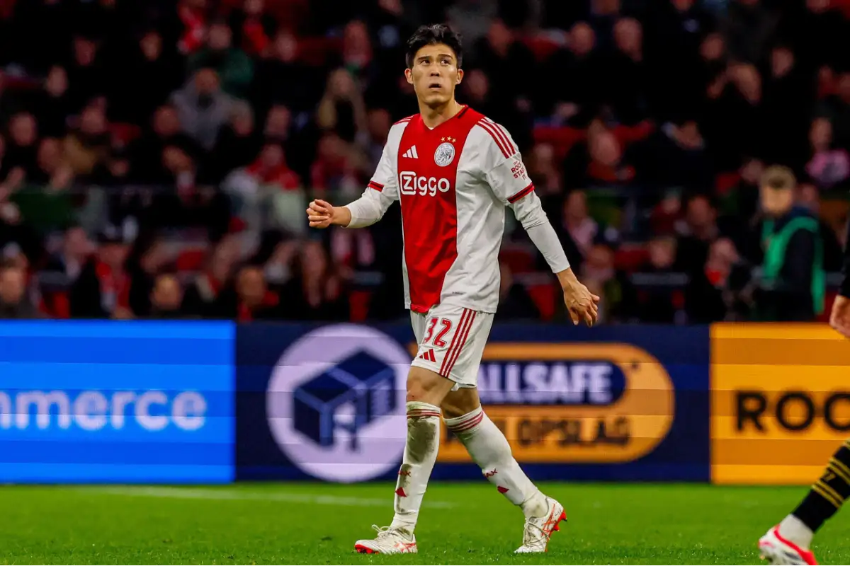 Ajax : l'ex-défenseur japonais d'Arsenal évoque son avenir