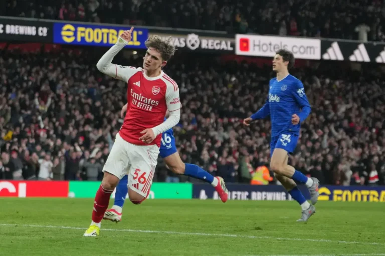 Arsenal : Dowman, plus jeune buteur de l'histoire de Premier League