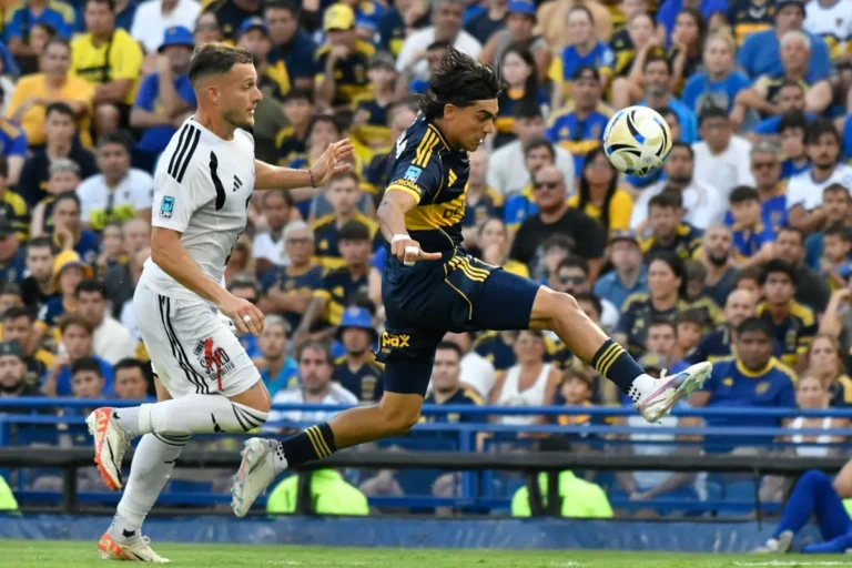 Exequiel Zeballos sous le maillot de Boca Juniors