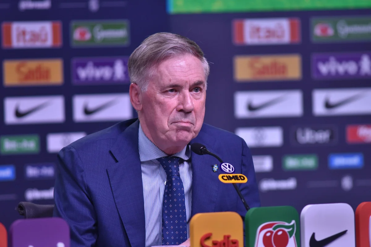 "Faites attention monsieur", une légende brésilienne menace Carlo Ancelotti