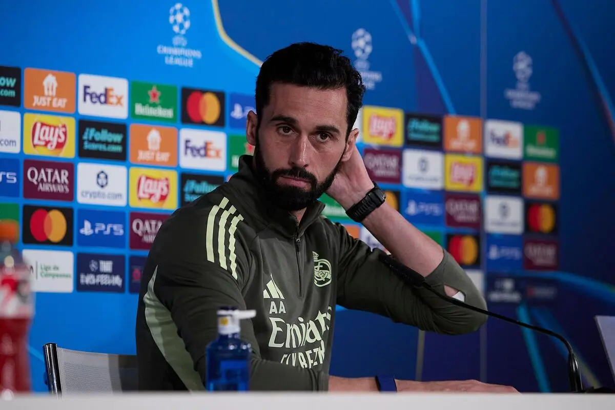 L&rsquo;énorme tacle d&rsquo;Alvaro Arbeloa à Joan Laporta