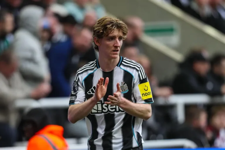 Liverpool a pris contact avec Newcastle pour son crush