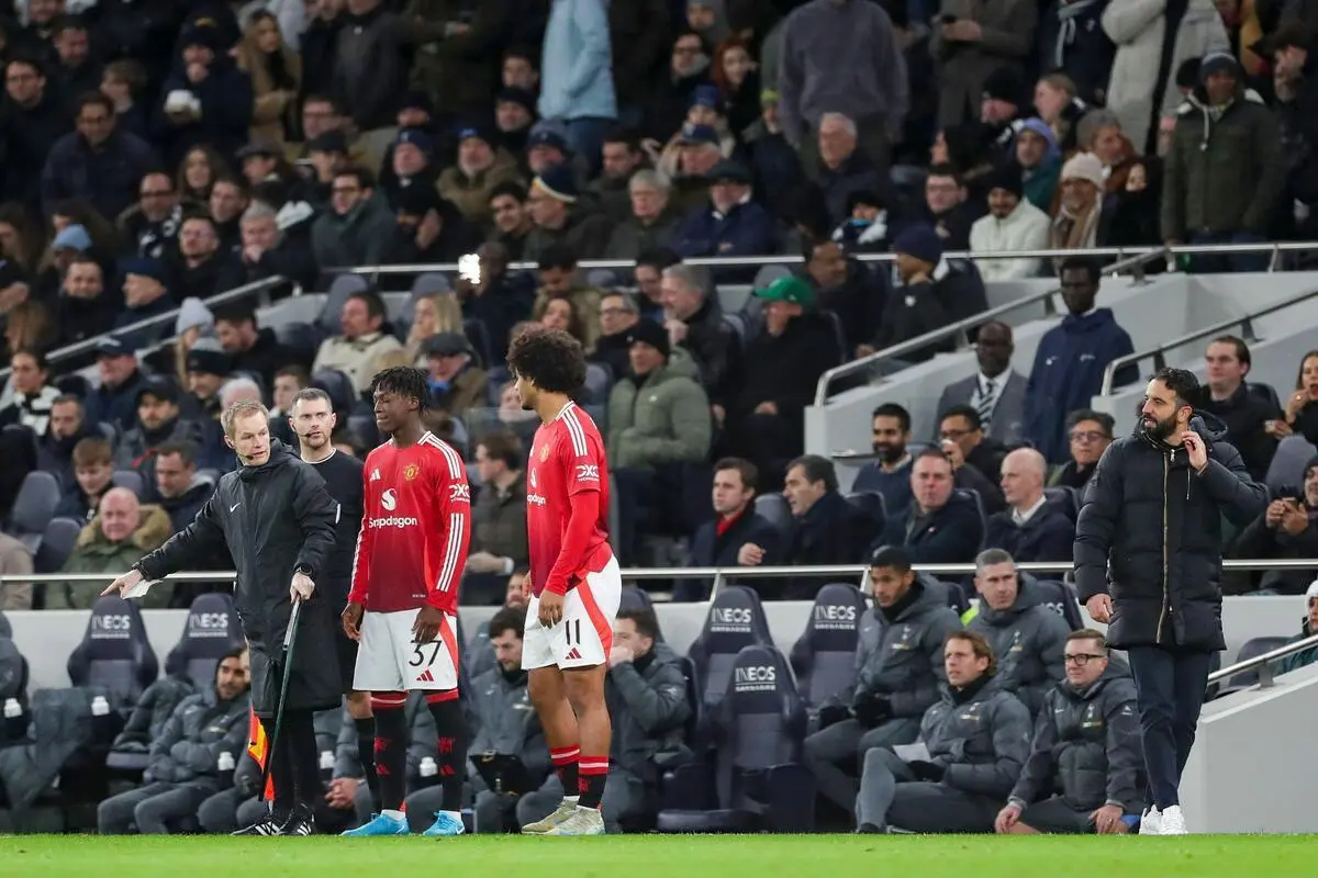 Man United offre 5 ans de plus à ce placardisé de Ruben Amorim