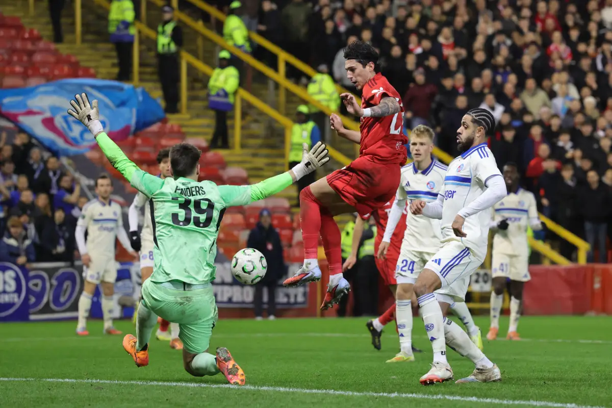 Mike Penders pisté par Tottenham et Newcastle ©Alamy