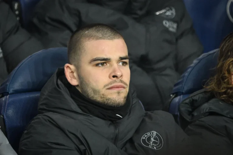 PSG : Lucas Chevalier veut claquer la porte