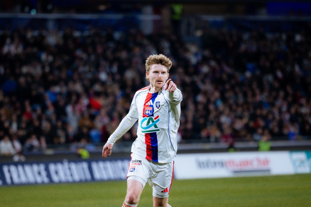 OL: Un super milieu de terrain de terrain ciblé par deux clubs anglais