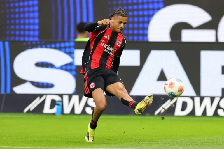 Jean-Mattéo Bahoya sous le maillot de l'Eintracht Francfort @Alamy
