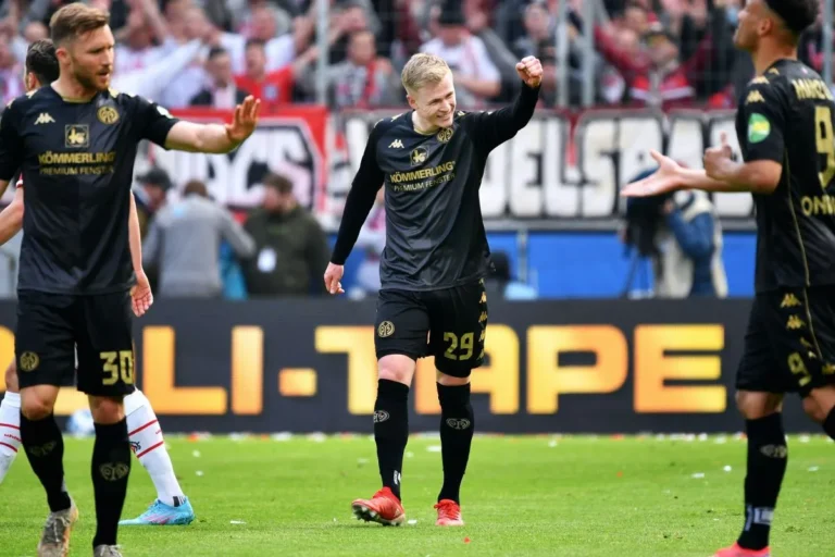 Jonathan Burkardt sous le maillot de Francfort @Alamy