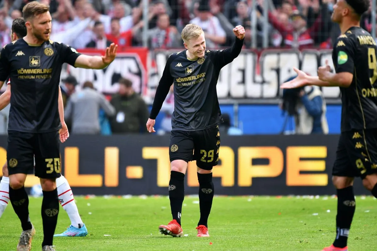 Jonathan Burkardt sous le maillot de Francfort @Alamy