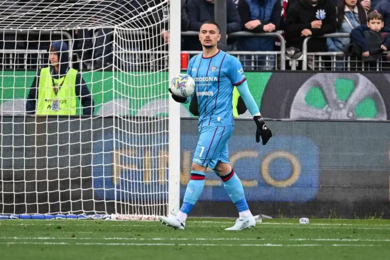 Elia Caprile sous le maillot de Cagliari @Alamy